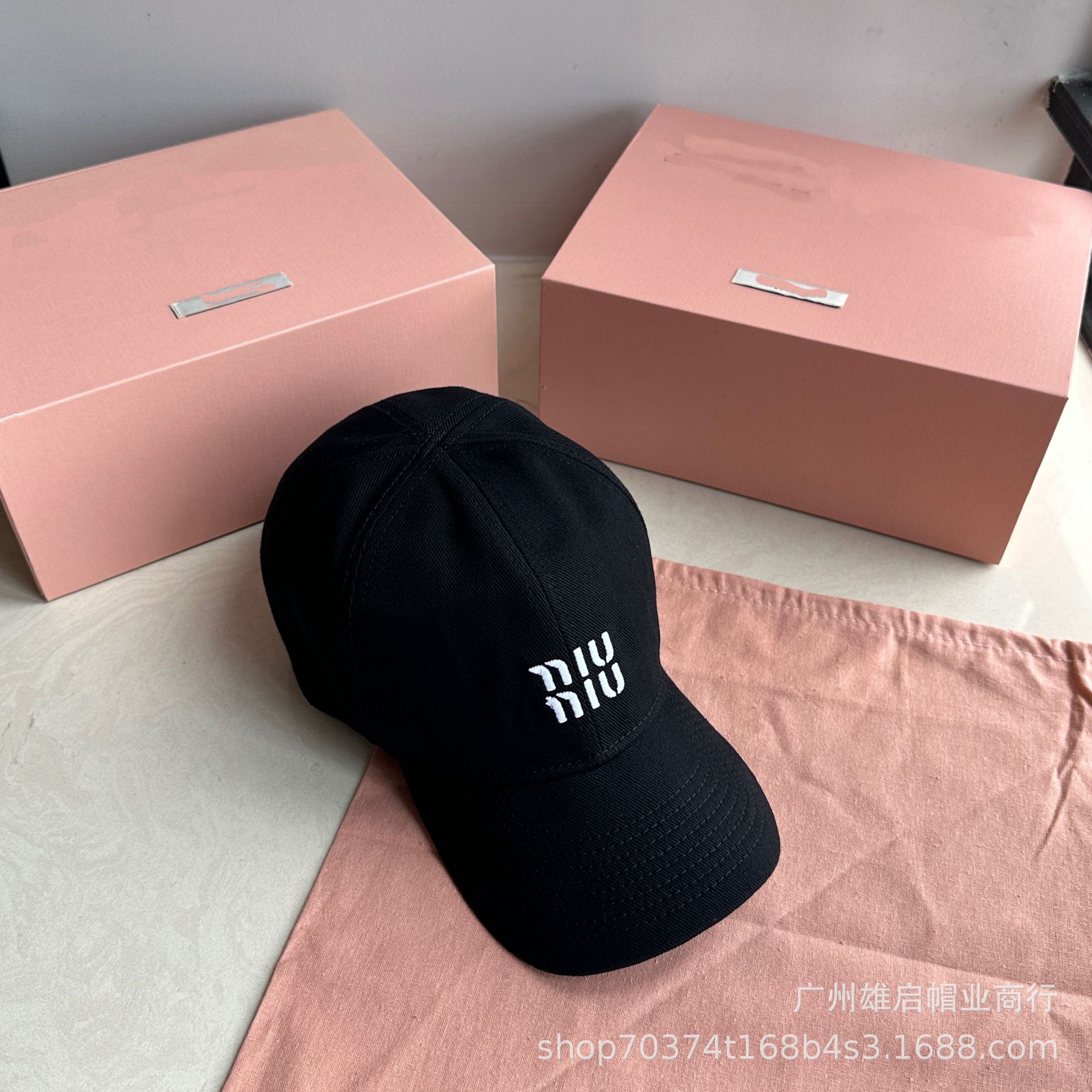 검은색