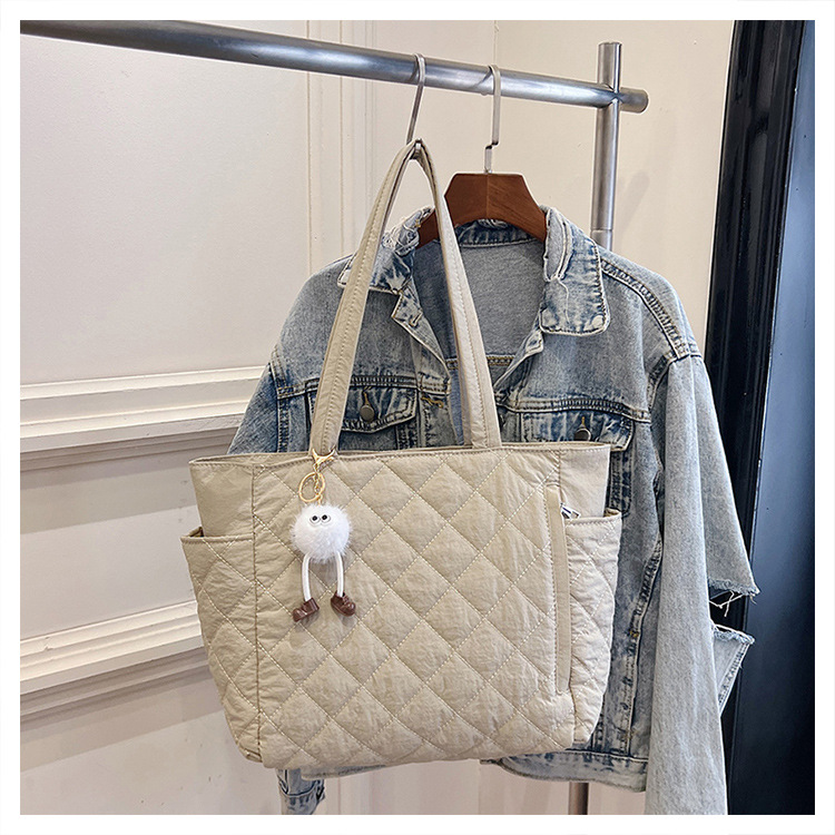Women's Quilted Shoulder Bag Large Capacity Commuter Tote_voghion.com