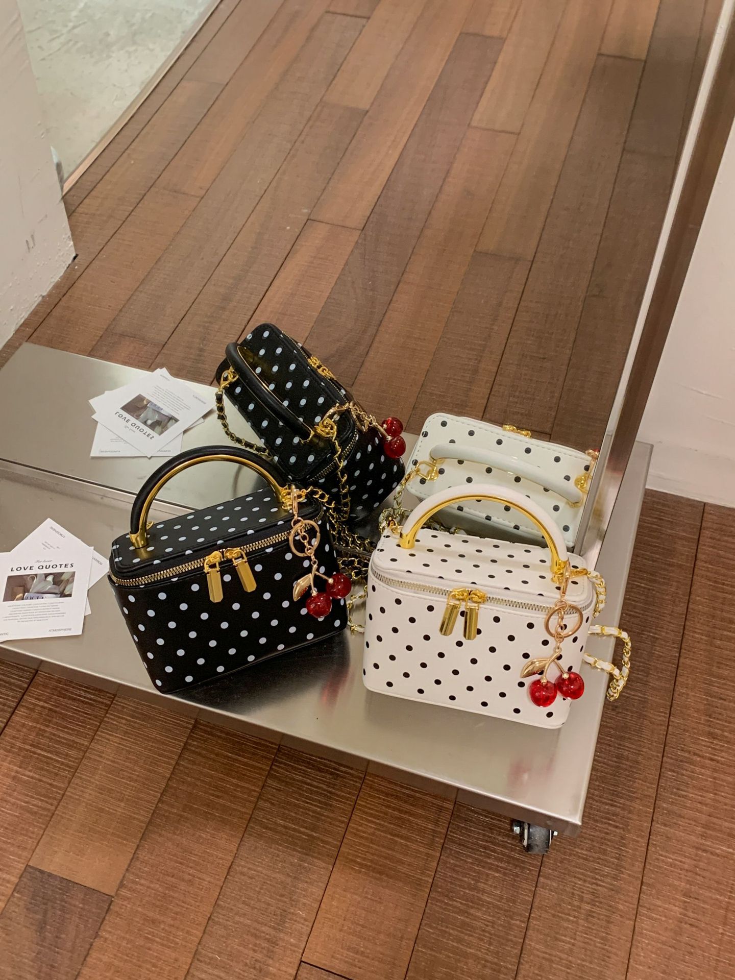 Verano sensación de ondas pequeñas bolsos de mano de moda nueva bolsa de moda bolsos de cadena caja pequeña bolsa cuadrada image 5