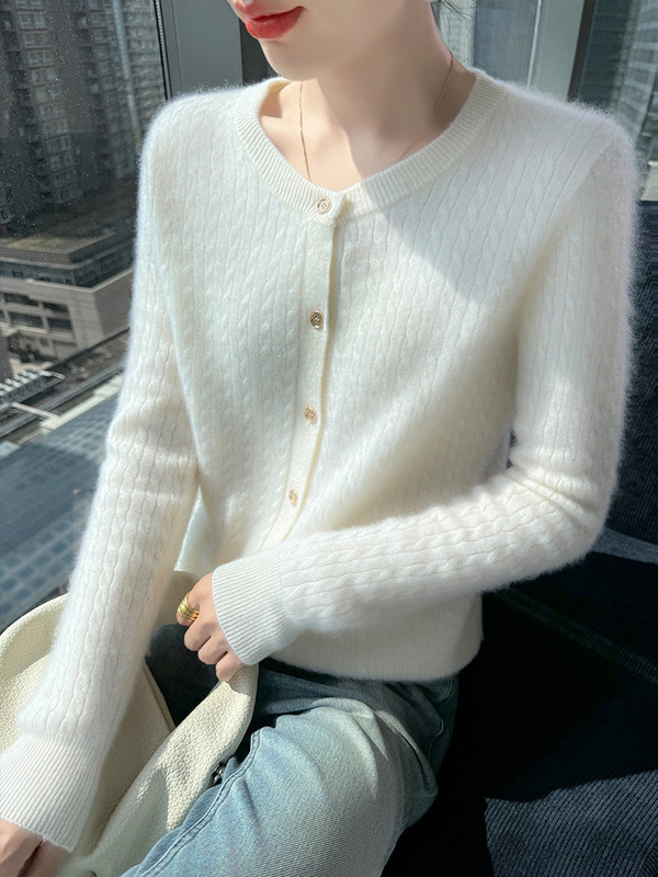 Thickened autumn and winter new round-neck slim-fit wool cardigan for women, featuring a cable-knit design, a fashionable and versatile sweater Thickened autumn and winter new round-neck slim-fit wool cardigan for women, featuring a cable-knit design, a fashionable and versatile sweater