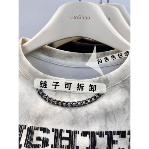 Plus-size tops for spring and autumn: fitted long-sleeve base shirts with a regular shoulder design, offering a cozy, thoughtfully crafted look that stands out as niche.