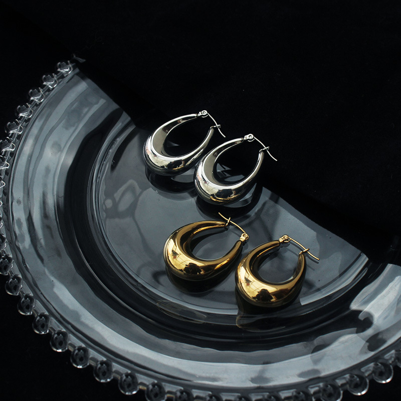 Fashion Solid Color Titanium Steel Hoop Earrings 1 Pair display picture 3