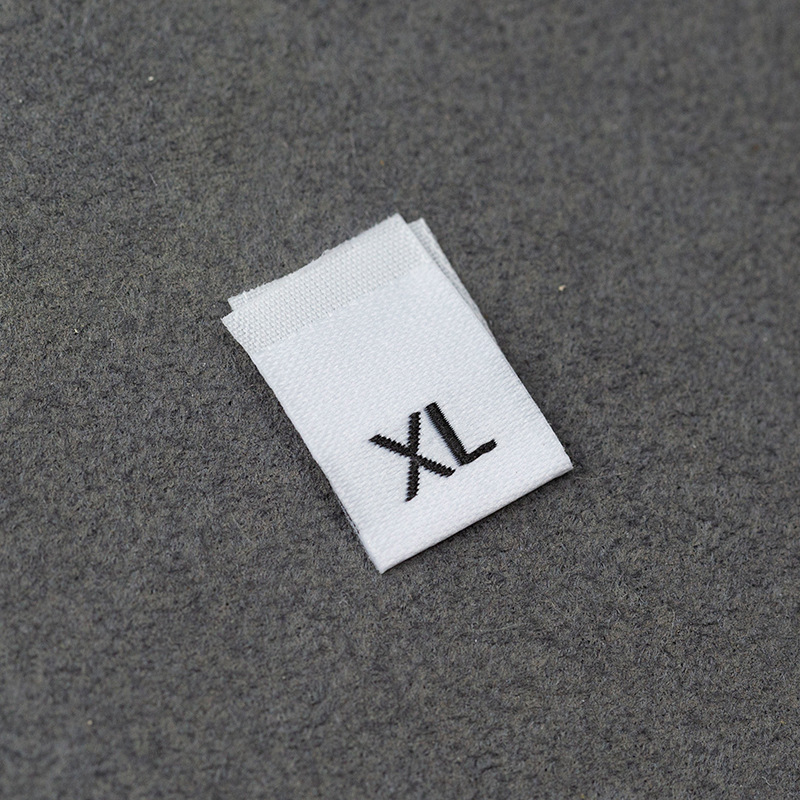 En stock Etiqueta de tamaño de alta densidad en blanco y negro Etiqueta de tamaño universal Etiqueta de código de letra inglesa Pantalones Etiqueta de código de cuello de camiseta