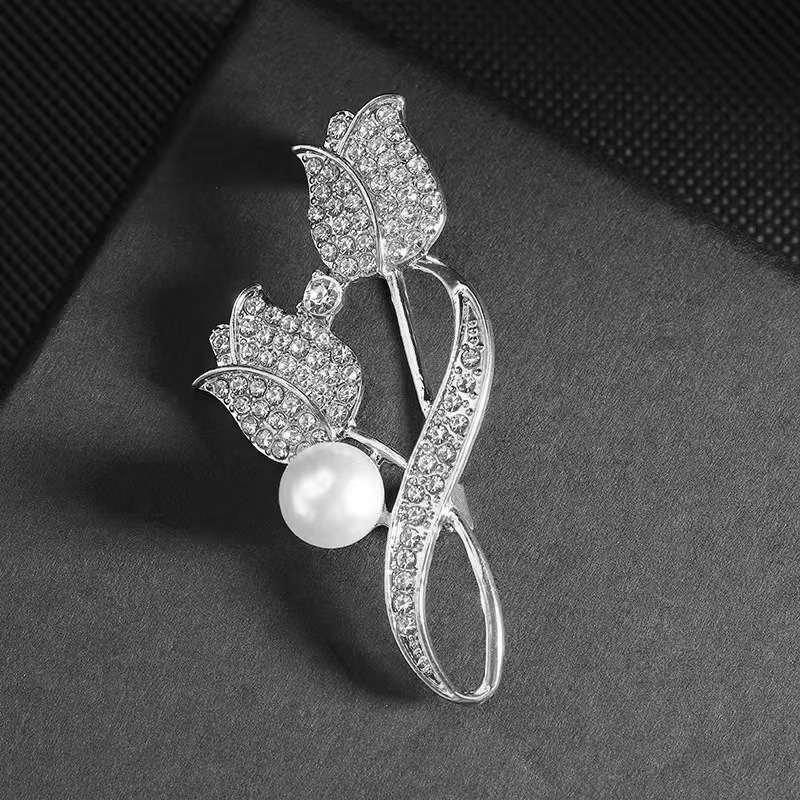 Damenbekleidungszubehör Anti-Exposition Schneeflocke Perle Kristall Brosche exquisite Blumennadel_voghion.com