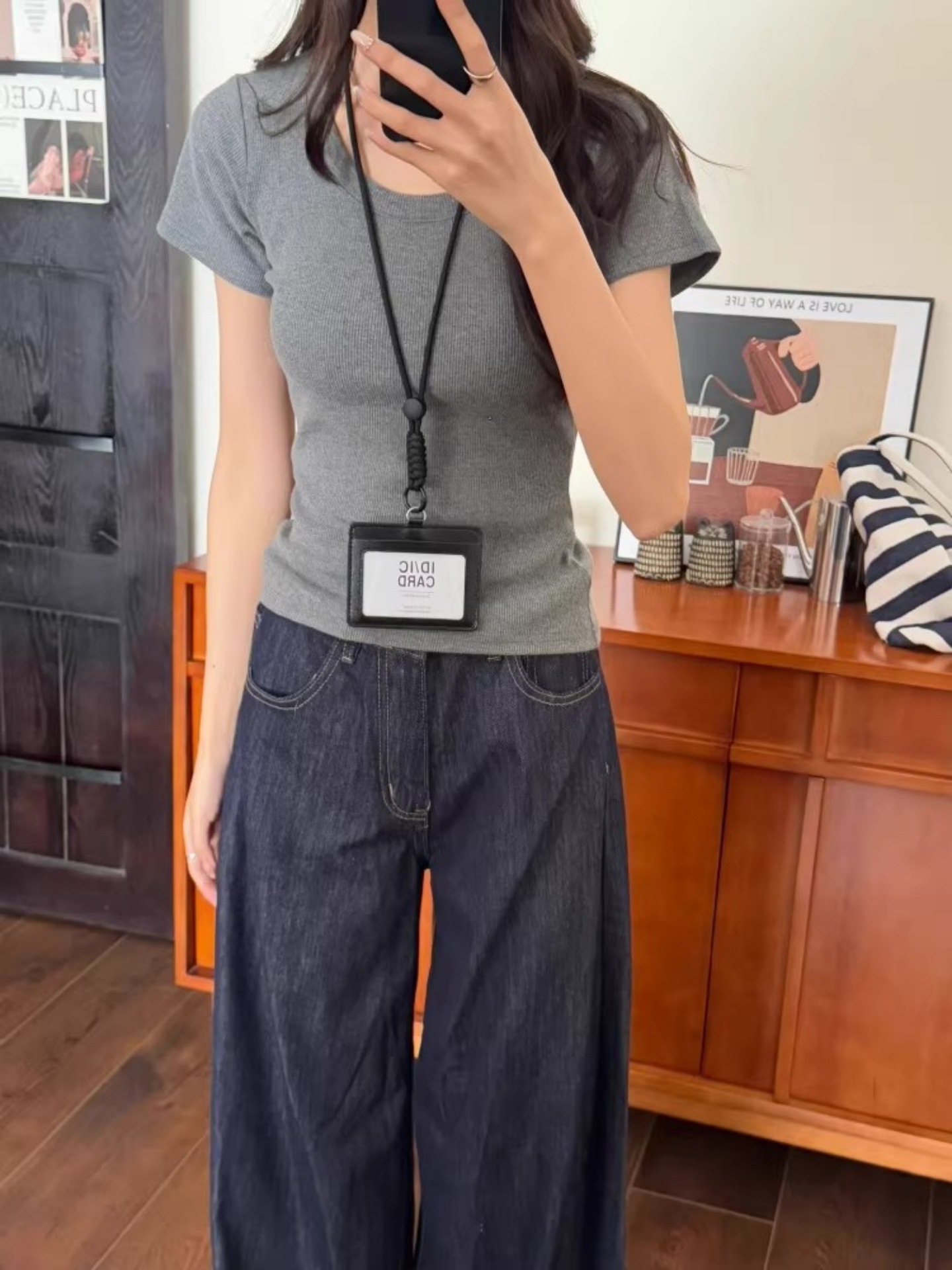 灰色美式辣妹修身优棉U领正肩短袖T恤女夏季简约百搭显瘦收腰上衣