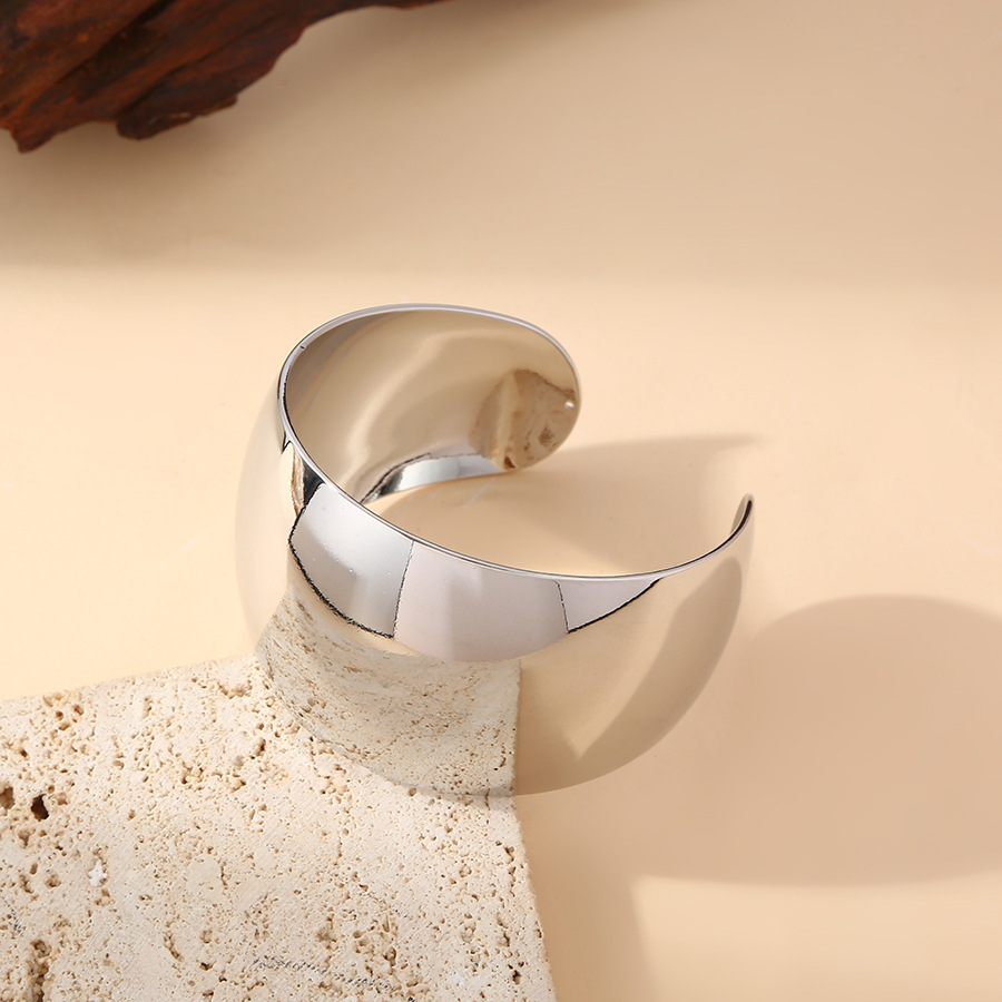 Versión coreana transfronteriza de la pulsera regordeta curva de viento de nicho pulsera brillante de moda de alto nivel pulsera exagerada femenina al por mayor