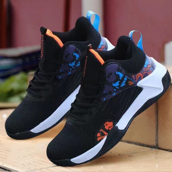 Fashionable universal breathable basketball shoes for students