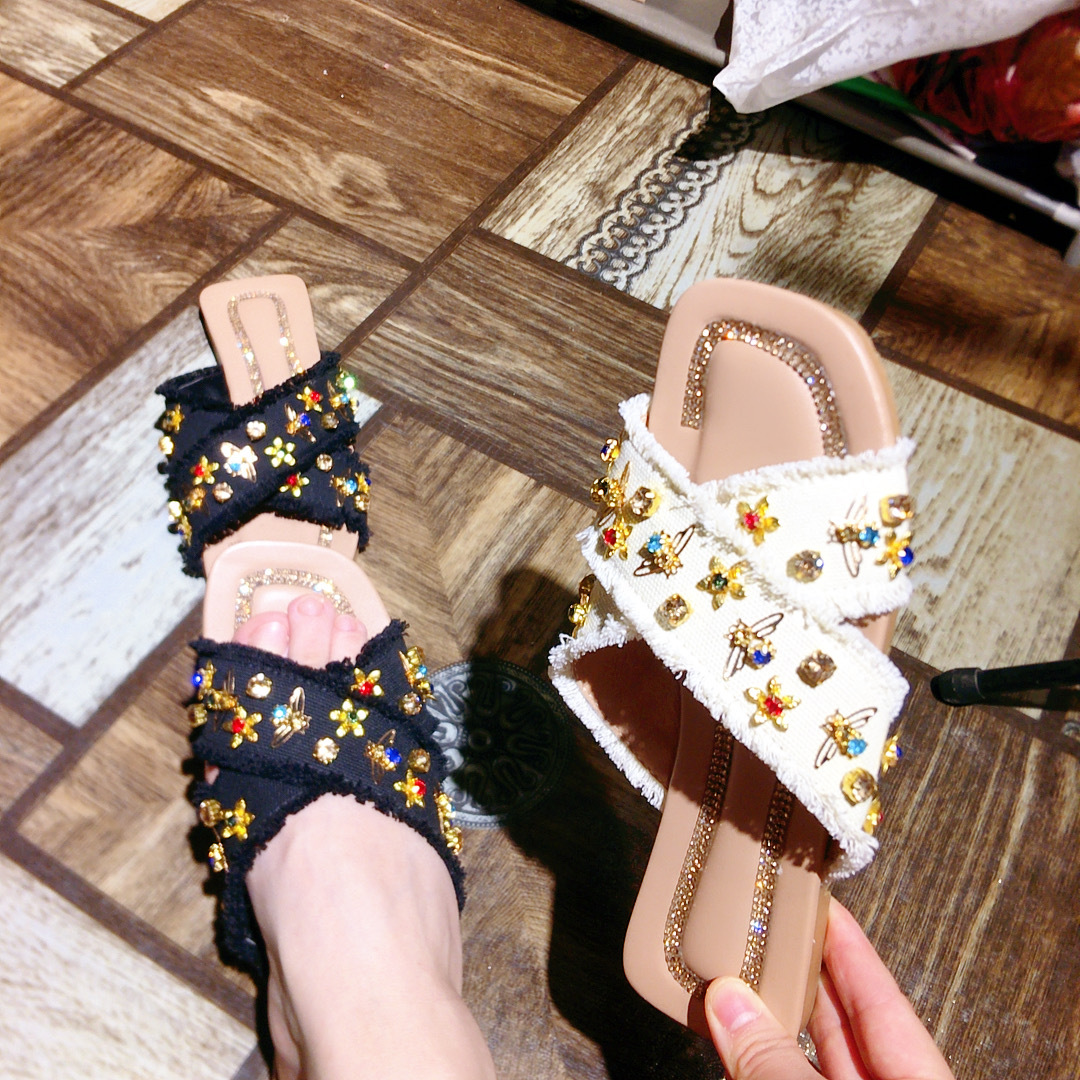 2023 nouvelle version coréenne brodé strass petite abeille sandales et pantoufles fond plat ethnique vent net rouge sandales femmes ordre_voghion.com