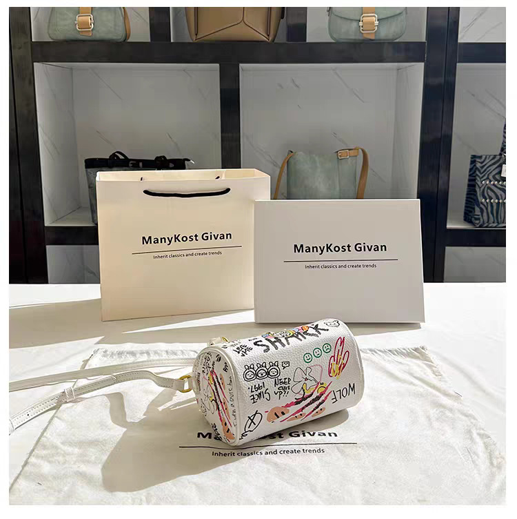 Borsa a spalla da donna con stampa graffiti e orsetto alla moda_voghion.com