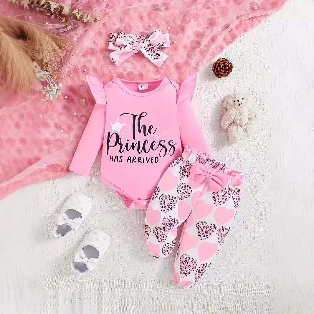 跨境婴幼儿套装字母印花长袖哈衣爱心印花长裤蝴蝶结配头巾童套装