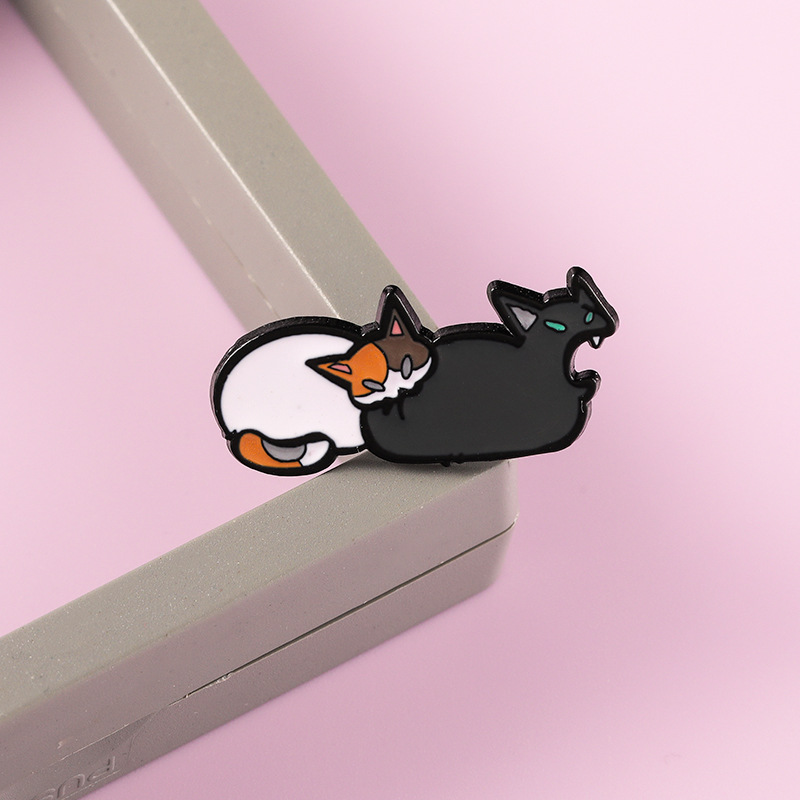 Söt tecknad katt brosch metall badge för kläder accessoar_voghion.com