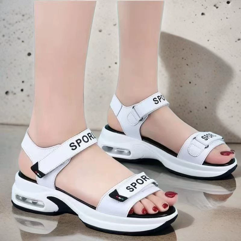 Женские спортивные сандалии на воздушной подошве, лето 2024, универсальные, популярные среди интернет-селебрити, на толстой подошве, студенческие, с мягкой подошвой, пляжные, мягкие и эластичные.