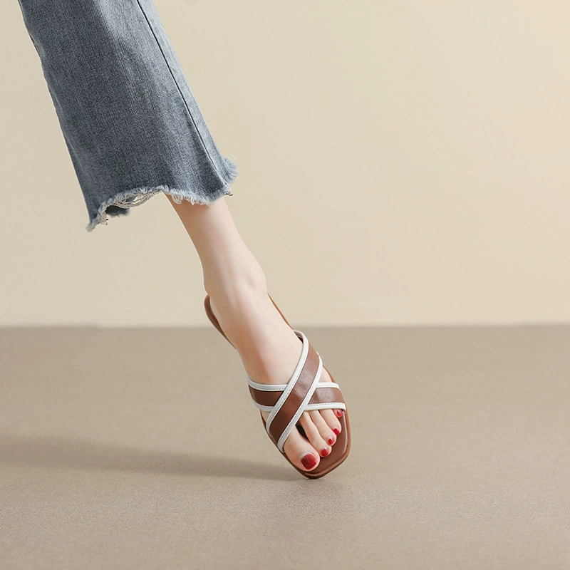 Плоские тапочки женщины носят летом 2023 новый интернет-красный туризм на пляже