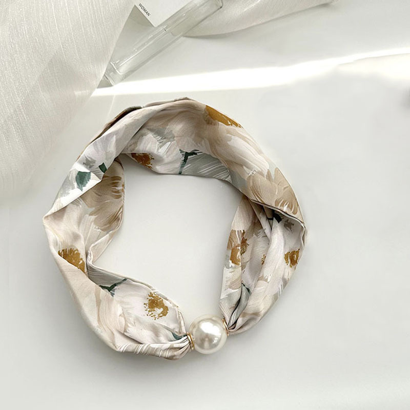Pañuelo de seda para mujer primavera y verano 2024 nuevo collar de hebilla de succión magnética de perlas de alto nivel de nicho