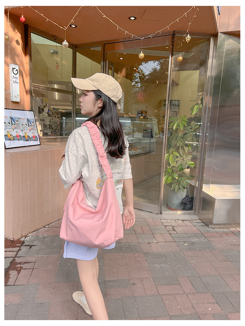 A new large-capacity women's single-shoulder bag with cross-border fashion and simplicity, a fresh and artistic crossbody bag, and a student commuting bag undefined