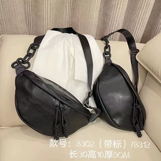 超火胸包2025新款韩版时尚洋气字母女士腰包宽肩带小包包斜挎包