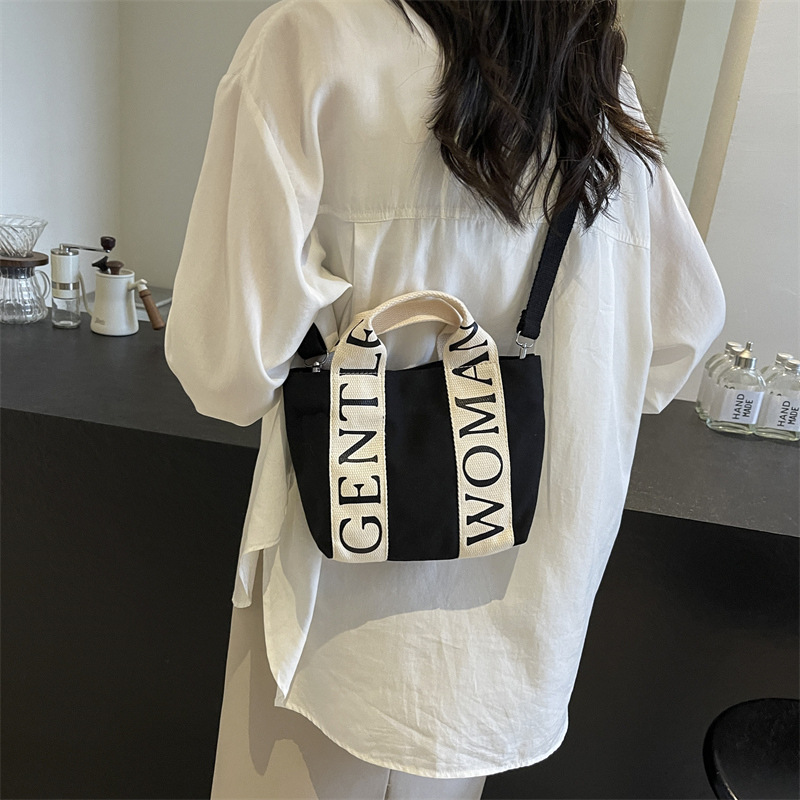 국경 간 부드러운 여자 캔버스 가방 2025 새로운 어깨 크로스 바디 편지 인쇄 콘트라스트 컬러 전화 가방