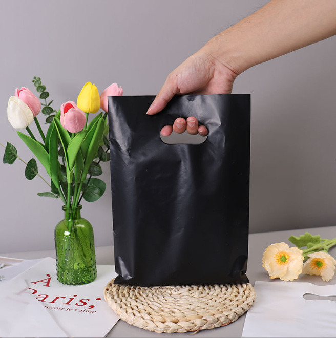 Fábrica de fuente personalizada bolsas de mano de plástico grueso se puede personalizar logotipo patrón bolsas de compras bolsas de mano ecológicas image 5