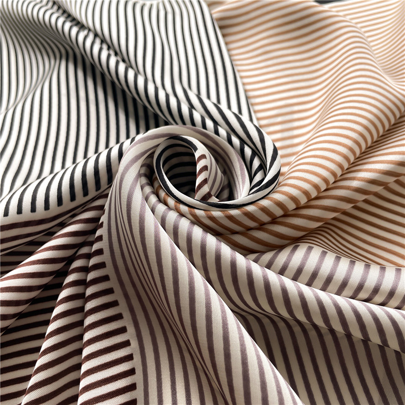Foulard in seta da donna a righe quadrato scozzese versatile_voghion.com