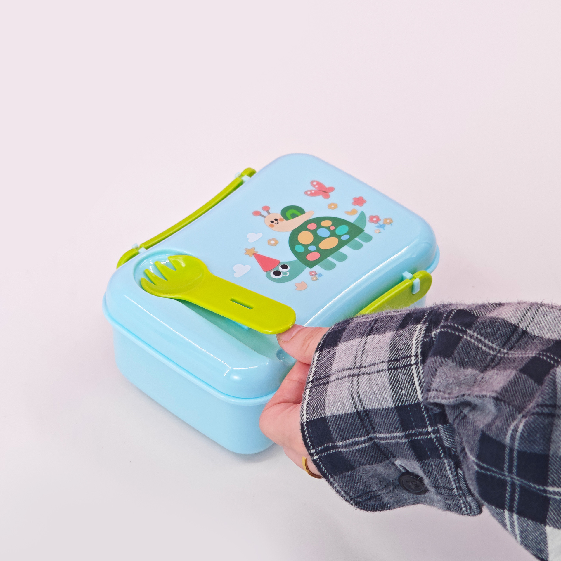 Ventas calientes de dibujos animados de plástico caja de almuerzo para niños estilo japonés lindo caja de almuerzo portátil con cubiertos calentamiento de microondas caja de almuerzo