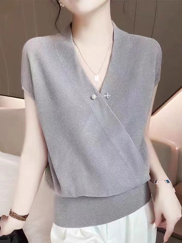 Áo len nữ cổ V chéo cài nút ngọc trai, tay ngắn, viền gân, phong cách mùa hè — màu xanh nhạt