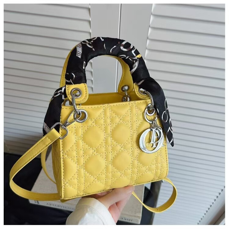 Trendy New French-Style Commuter Crossbody Bag, Versatile Shoulder and Handbag, High-End Chic Luxury Lady Dior Bag