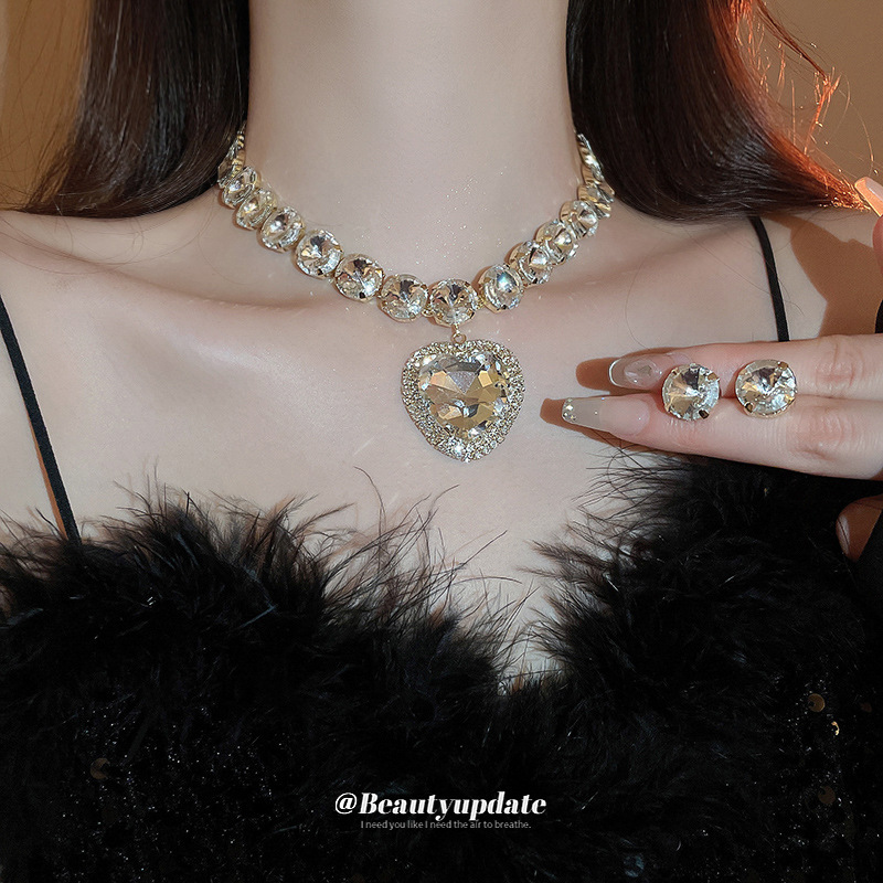 Conjunto de pendientes de collar de amor de diamantes con costuras geométricas, diseño exagerado europeo y americano, cadena de clavícula, joyería de lujo ligero