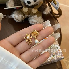 女性用のDijiaパールひまわり非対称イヤリングの実物写真、女性用のシンプルで絶妙なひまわりイヤリング、工場卸売
