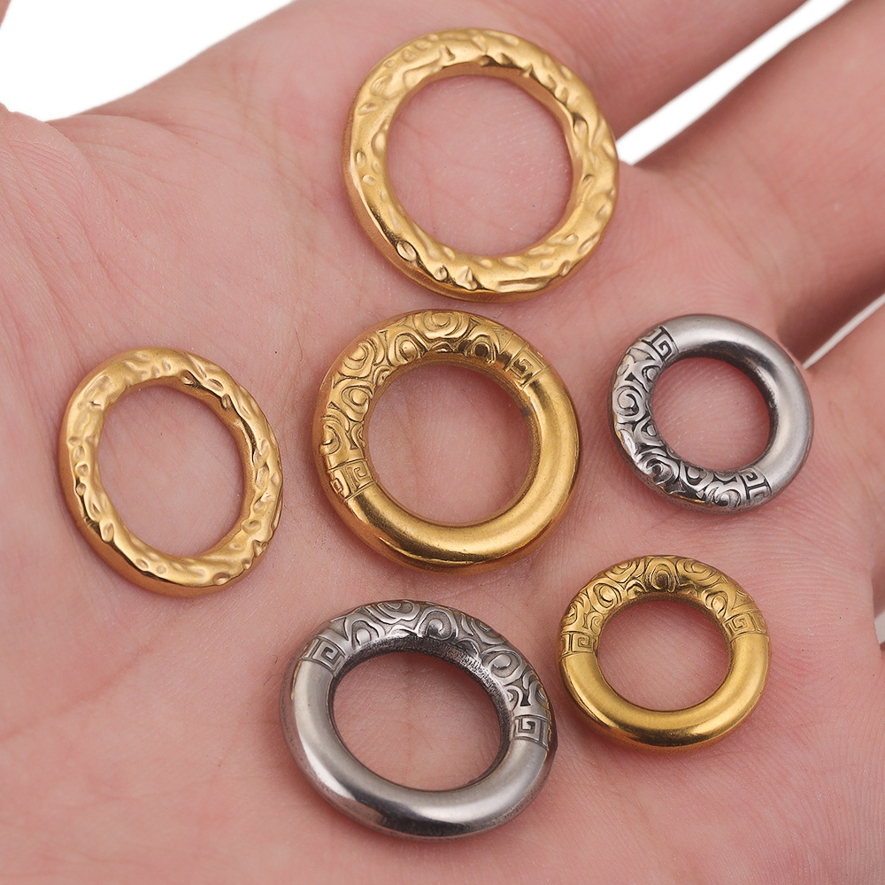 Presión de aceite de acero inoxidable Anillo redondo vintage Textura de acero de titanio Colgante redondo Accesorios de bricolaje Accesorios Pendientes Collar