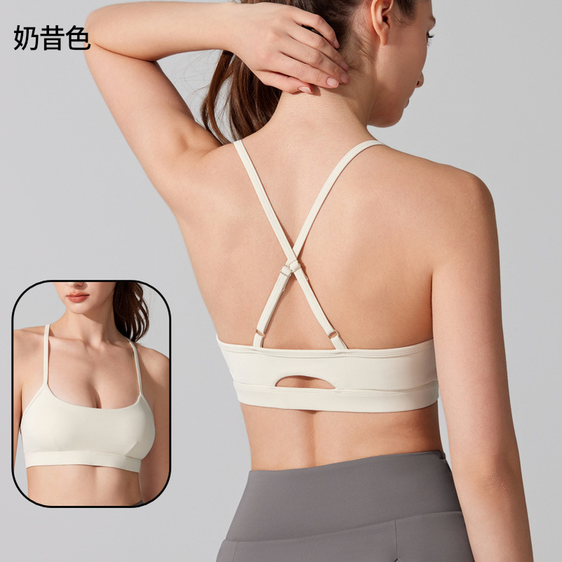 スポーツ下着胸当て付きヨガ服上着は裸感を調節できます。|undefined