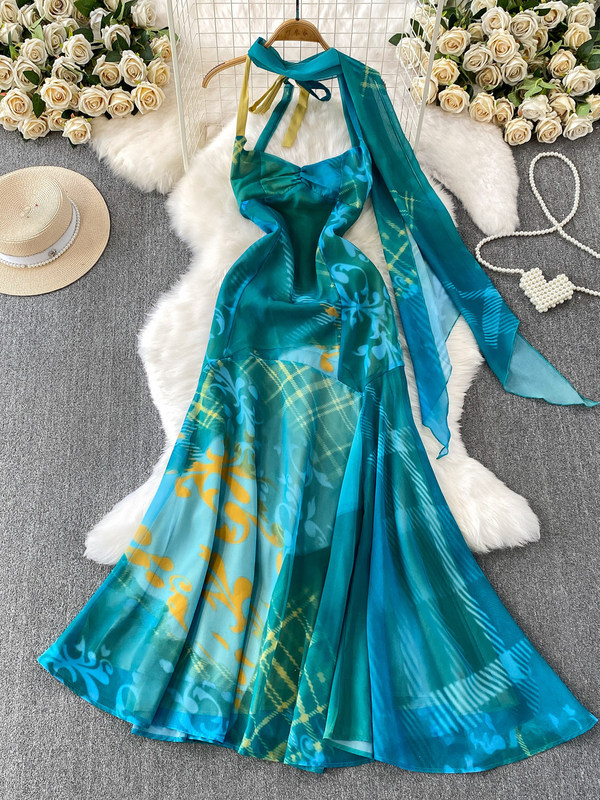 Beach-Style Vacation Dress for Women, Autumn and Winter, Sexy Backless Halter Neck Long Dress, Printed, Waist-Cinching, Slimming, Photo Shoot Dress