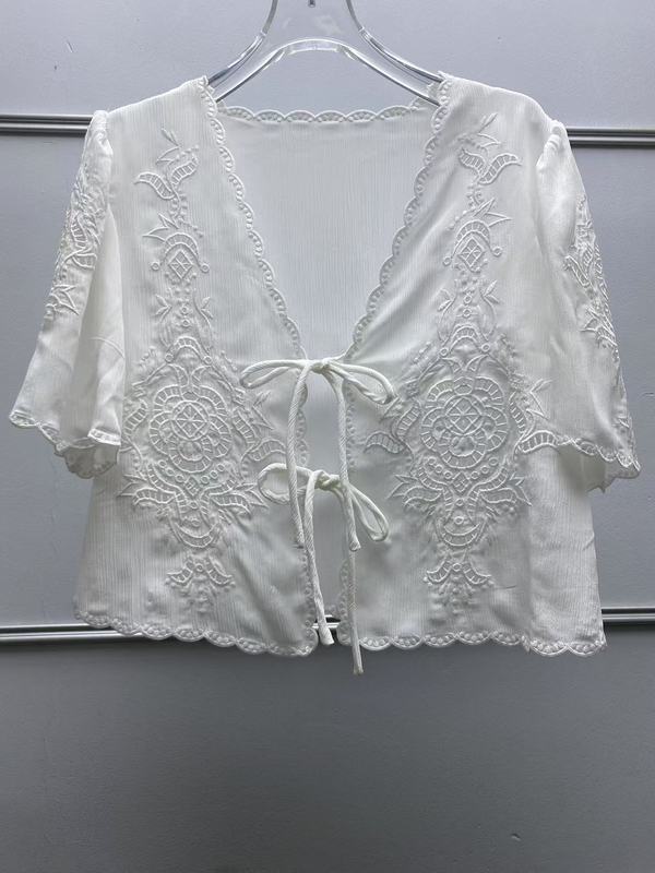 法式BA家25夏季新品甜美刺绣花卉镂空系带波浪边V领宽松衬衫上衣|undefined