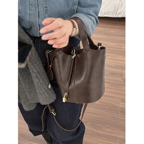 Bucket bag autumn and winter new retro niche bag fashion versatile texture handbag women's bag high-end crossbody bag