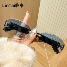 8128�¿����Բ�޿�ī������ʱ�н���̫������Ů����Ĵ���ر�