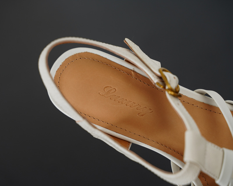 Sandal nữ cổ điển mũi nhọn quai T khóa, gót 5 cm, da cừu mềm — màu trắng ngà chi tiết 20