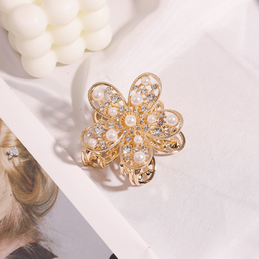 Flower, Fish, Shark Pattern IG Style Elegant Sweet Women's Flower Fish Shark Alloy Rhinestones Pearl Hair Clip Hair Claws