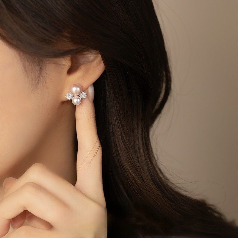 Cubic Zirconia And Pearl Stud Earrings For Everyday Wear_voghion.com