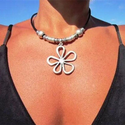 Alloy Material 1 Piece Retro Flower Alloy Handmade Women's Pendant Necklace