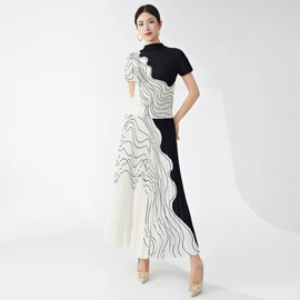 连衣裙;女式T恤;时尚休闲套装