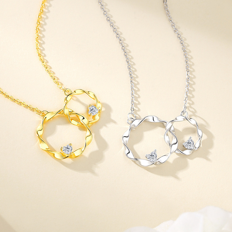 Amazon's Popular Twist Double-Ring Necklace for Women, European and American Simple Twisted Möbius Ring Clavicle Chain