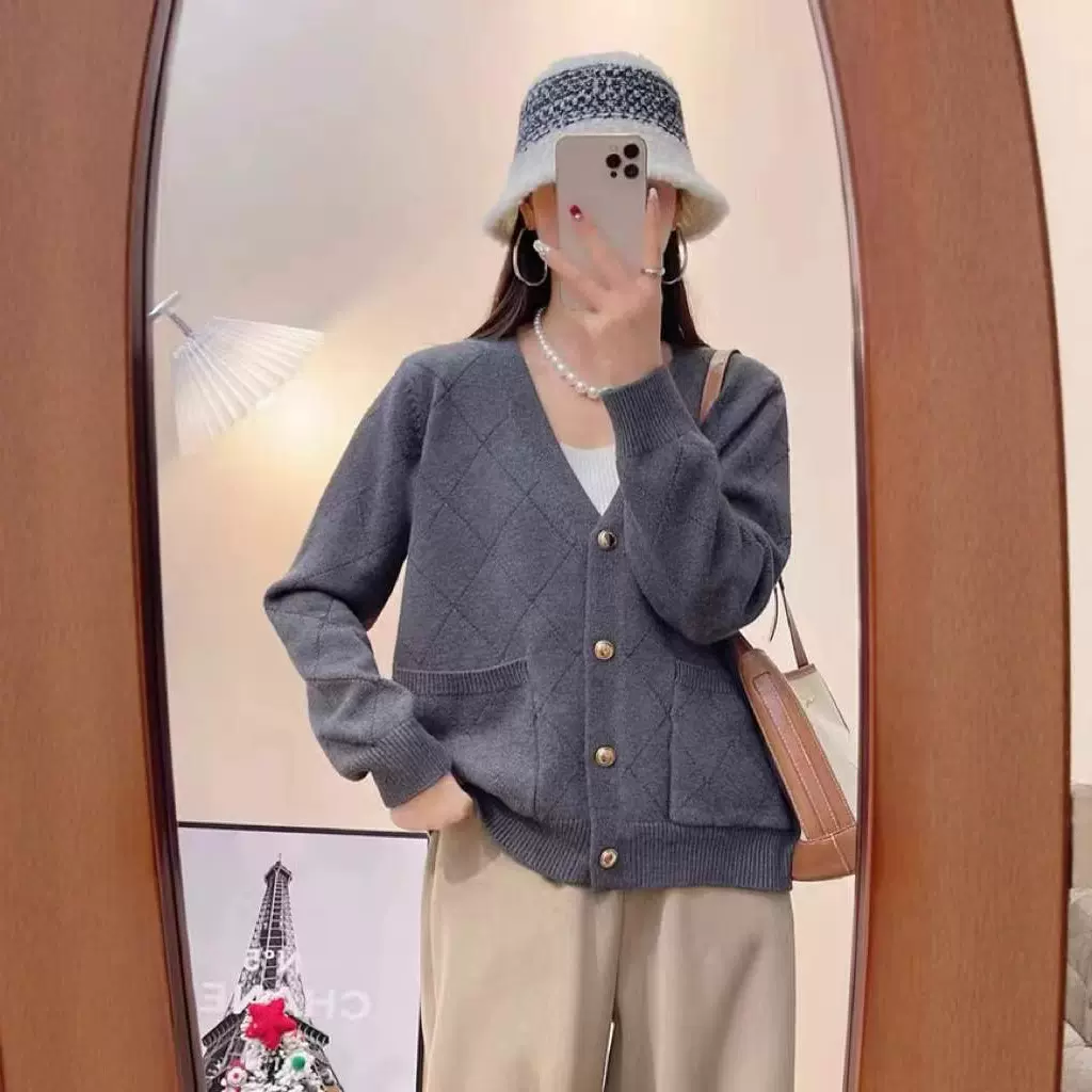 2025新款白色软糯针织衫外套女秋冬宽松慵懒感休闲时尚毛衣
