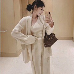 法式简约高级感针织套装女秋冬新款毛衣开衫斜肩背心阔腿裤三件套