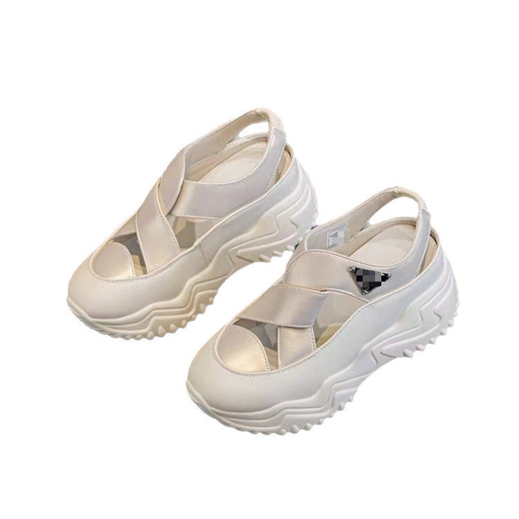 Baotou hueco sandalias de temperamento para mujeres versátiles suela gruesa 2026 verano nuevos zapatos de papá zapatos casuales de moda para mujeres transpirables