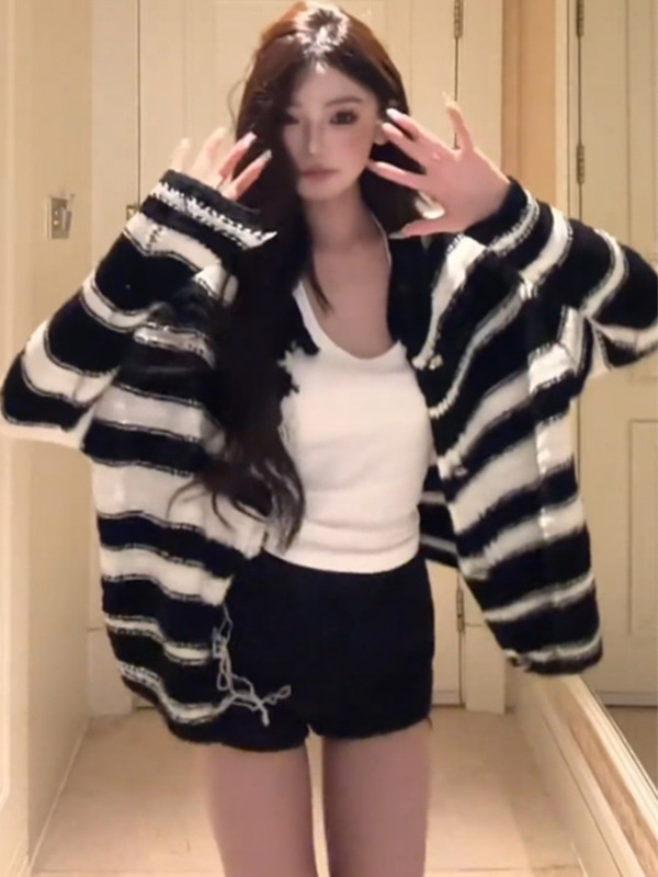 巨好看轻熟上衣早秋新款黑白条纹毛衣外套女宽松上衣针织开衫女装|undefined