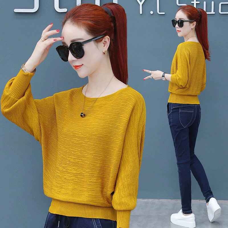 Футболка с рукавом летучей мыши на плече