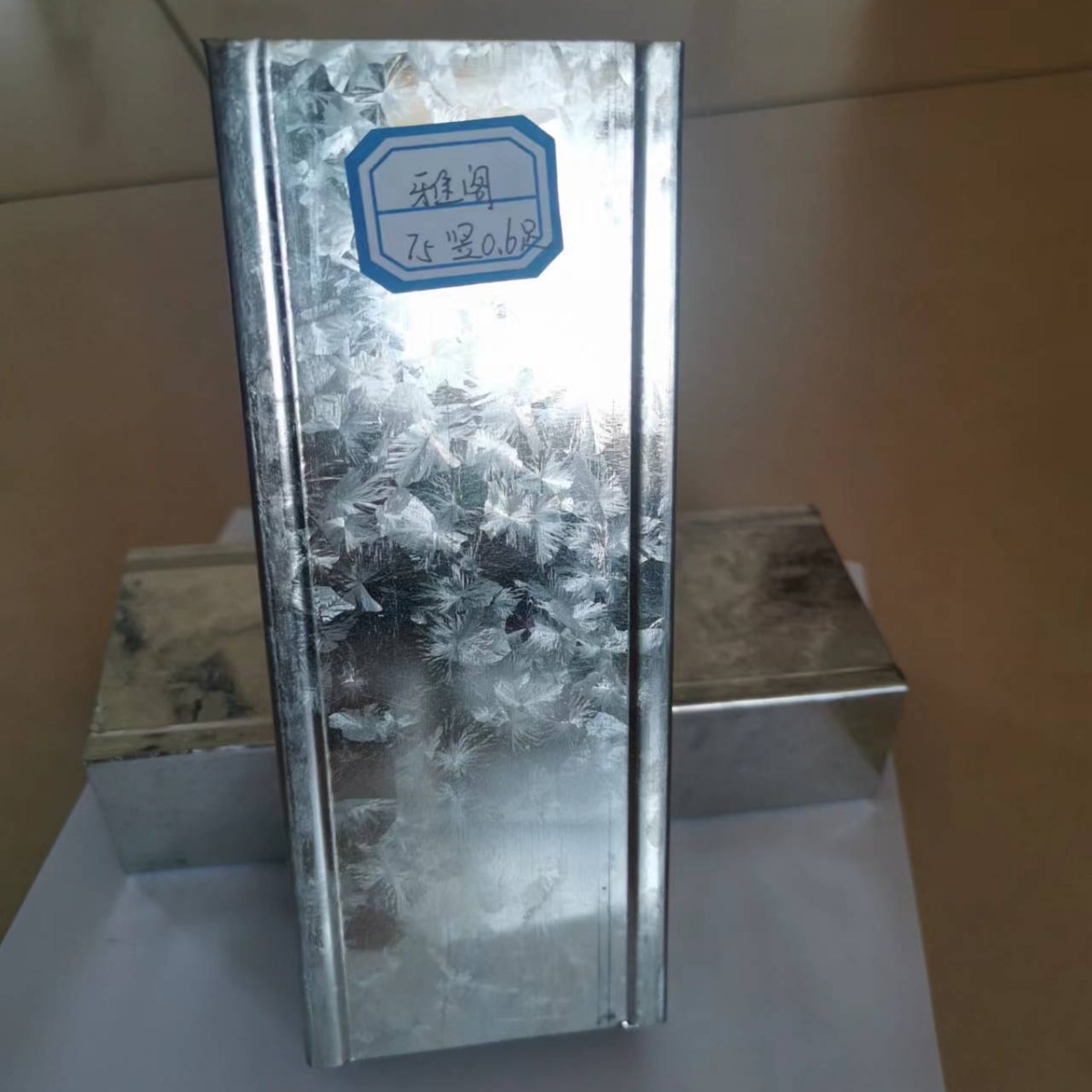 Fuente personalizada Accord quilla de acero ligero colgante techo de la serie de productos al por mayor nacional para el techo colgante especial