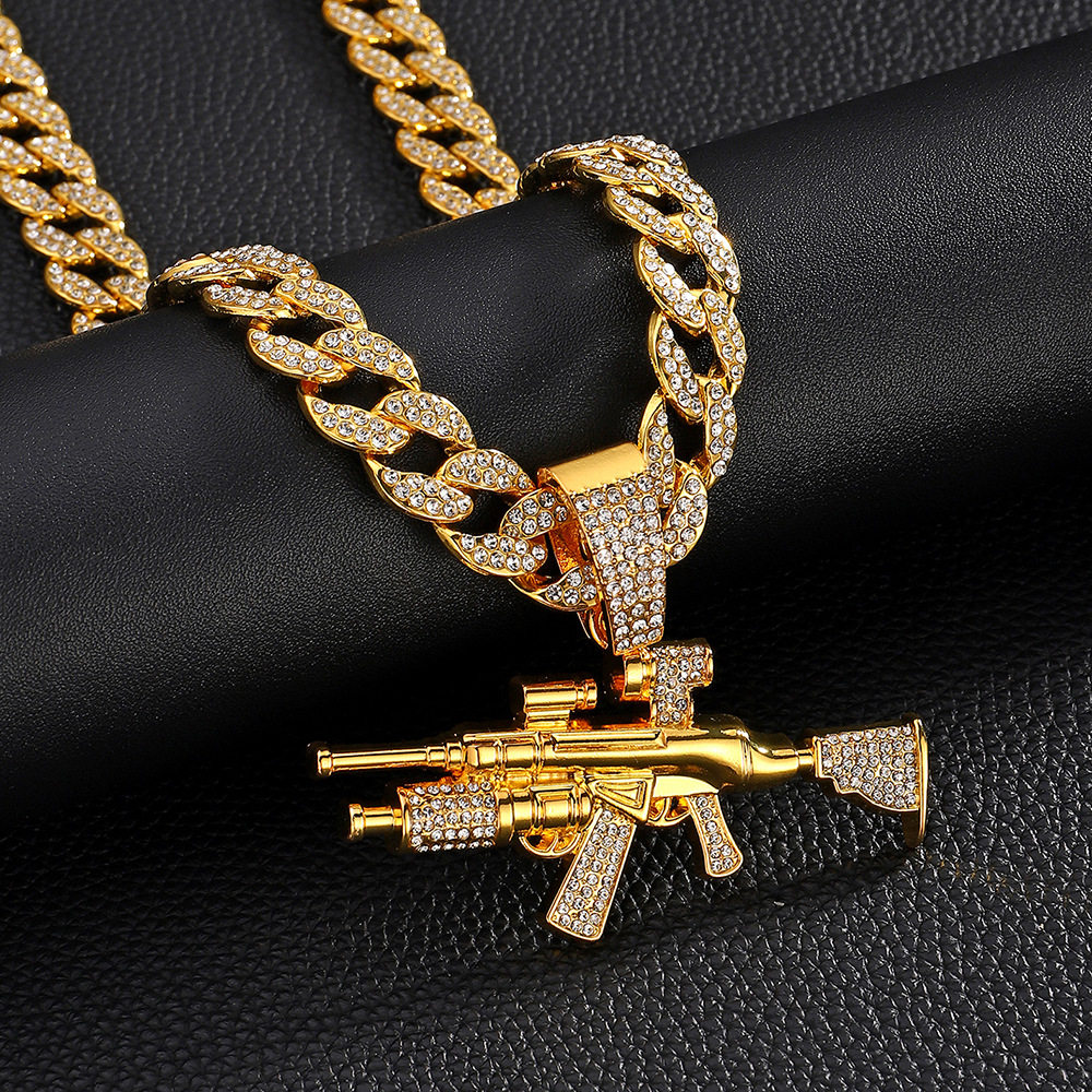 Nuevo estilo transfronterizo joyería de pistola de diamantes simulación de aleación modelo de arma AK joyería de diamantes flash collar de hombre de hip-hop