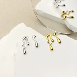 项链;耳钉;手链