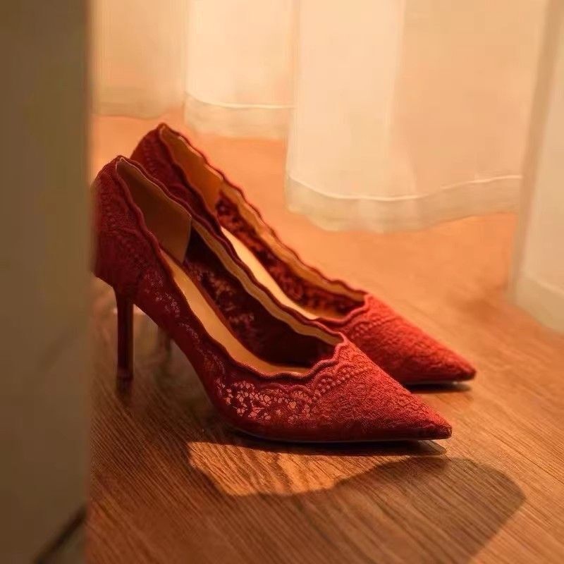Classical and Elegant Red High-Heeled Wedding Shoes with Lace Mesh, Pointed Toe, and Thin Heels, 2026 New Fashion Style