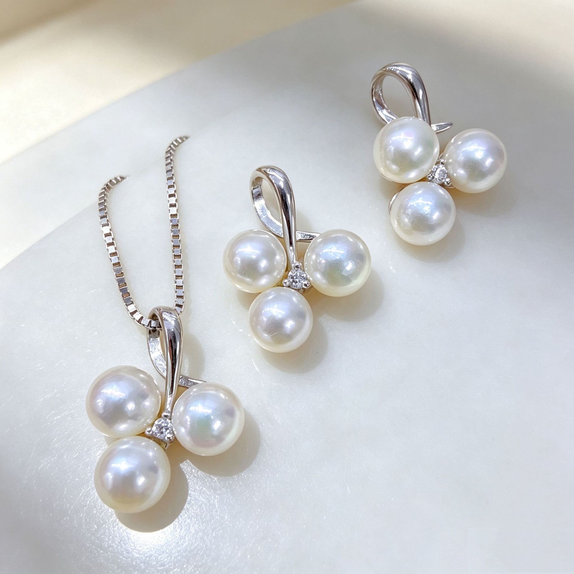 M-brand similar style 4.5-5mm natural freshwater pearl grape-shaped earrings and pendant set, high-luster pearl collarbone necklace
